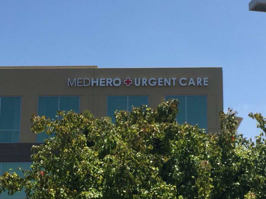 Medhero Urgent Care Sign